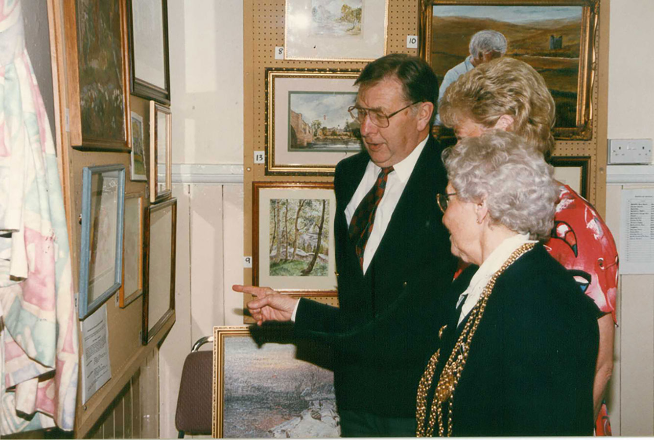 images of the repoening of Walbottle Village Institute in 1997